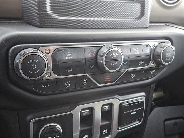 Thumbnail: 2018 Jeep Wrangler - 15