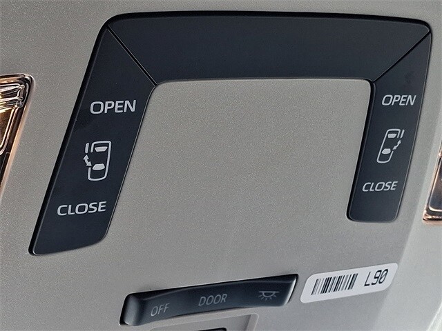 Thumbnail: 2021 Toyota Sienna - 26