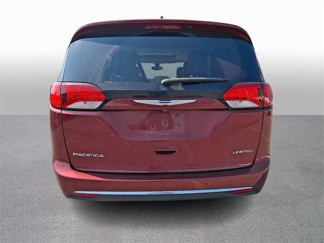 Thumbnail: 2017 Chrysler Pacifica - 5