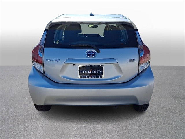 Thumbnail: 2016 Toyota Prius c - 5