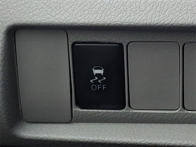 Thumbnail: 2017 Toyota Sienna - 23