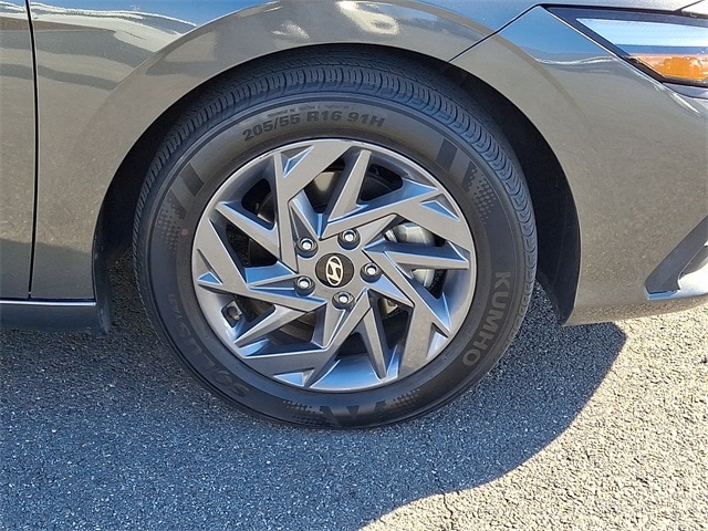 Thumbnail: 2024 Hyundai Elantra - 6