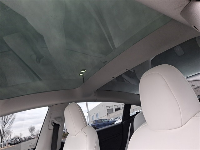 Thumbnail: 2022 Tesla Model 3 - 14