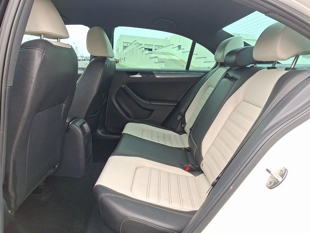 Thumbnail: 2016 Volkswagen Jetta - 10