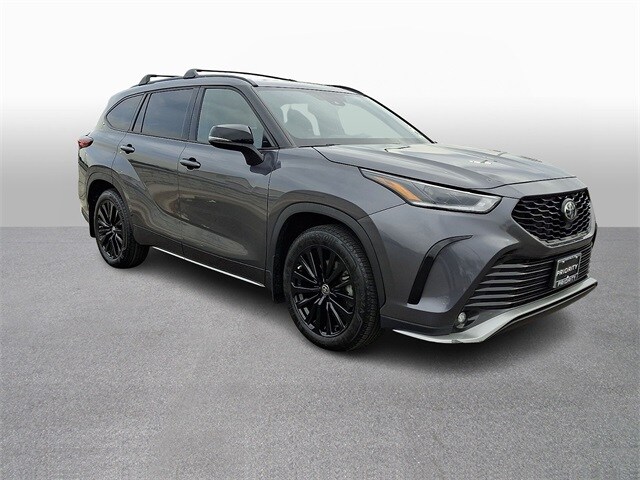 Thumbnail: 2023 Toyota Highlander - 3