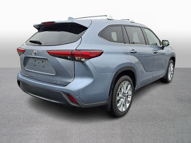 Thumbnail: 2023 Toyota Highlander - 4
