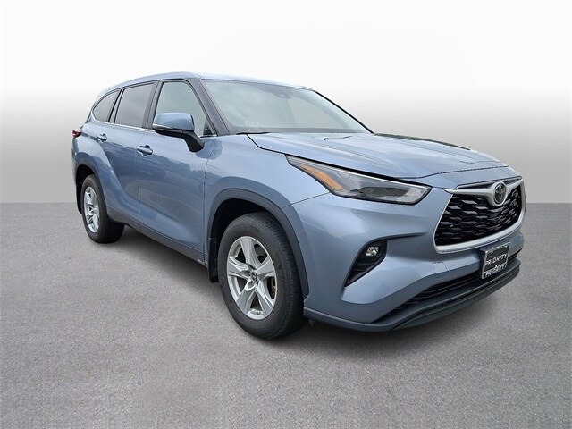 Thumbnail: 2023 Toyota Highlander - 3