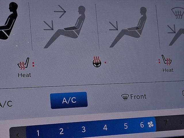 Thumbnail: 2023 Chrysler Pacifica - 25