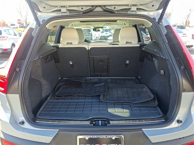 Thumbnail: 2024 Volvo XC40 - 24