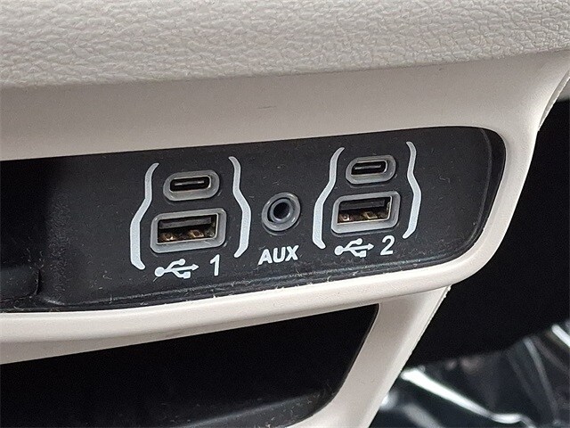 Thumbnail: 2024 Chrysler Pacifica - 24