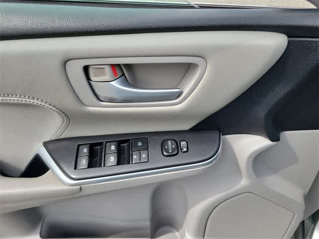 Thumbnail: 2015 Toyota Camry - 10