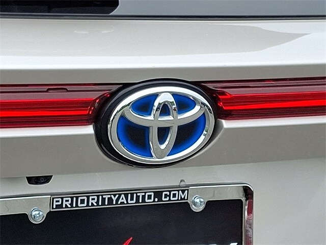 Thumbnail: 2022 Toyota Venza - 26