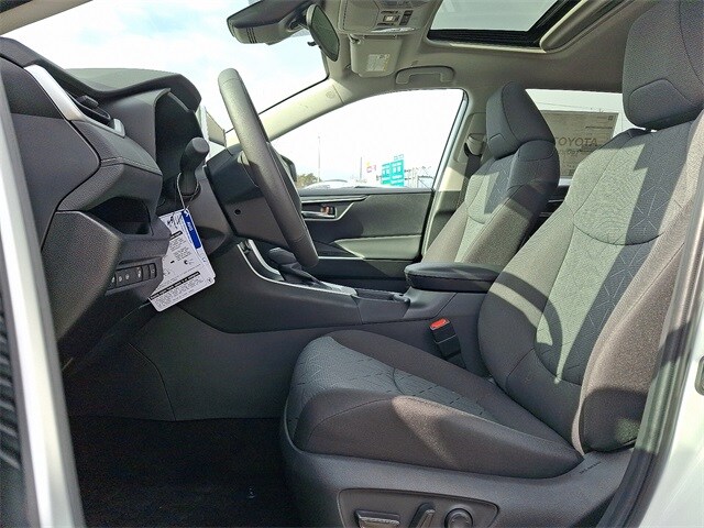 Thumbnail: 2025 Toyota RAV4 - 11