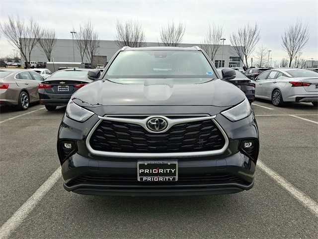 Thumbnail: 2022 Toyota Highlander - 4