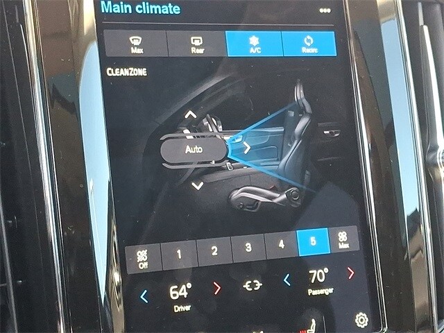 Thumbnail: 2024 Volvo XC60 - 15