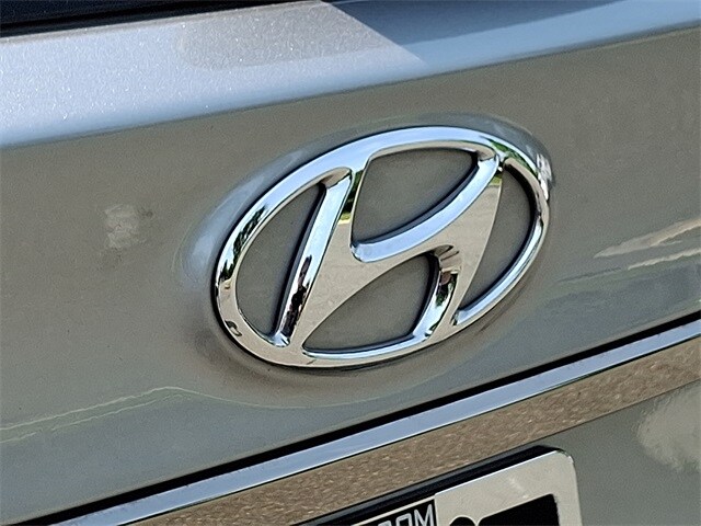2020 Hyundai Santa Fe Limited 33