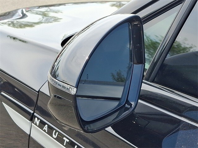 Thumbnail: 2024 Lincoln Nautilus - 10