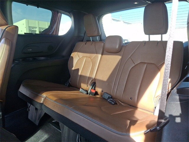 Thumbnail: 2021 Chrysler Pacifica - 10