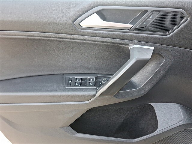 Thumbnail: 2021 Volkswagen Tiguan - 10