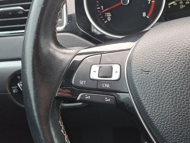 Thumbnail: 2016 Volkswagen Jetta - 18