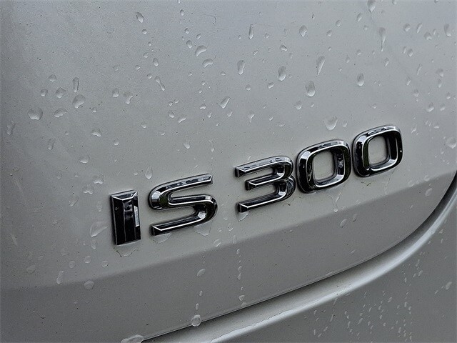 2023 Lexus IS 300 24
