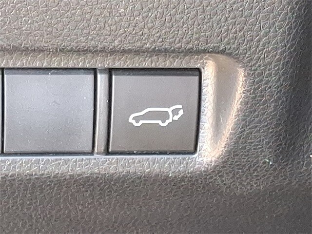 Thumbnail: 2020 Toyota RAV4 - 28