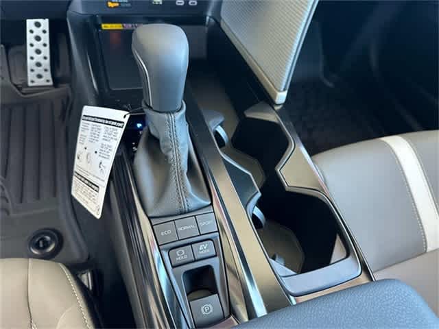 2025 Toyota Camry SE 16