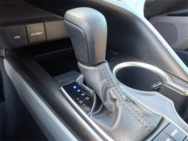 Thumbnail: 2022 Toyota Camry - 14