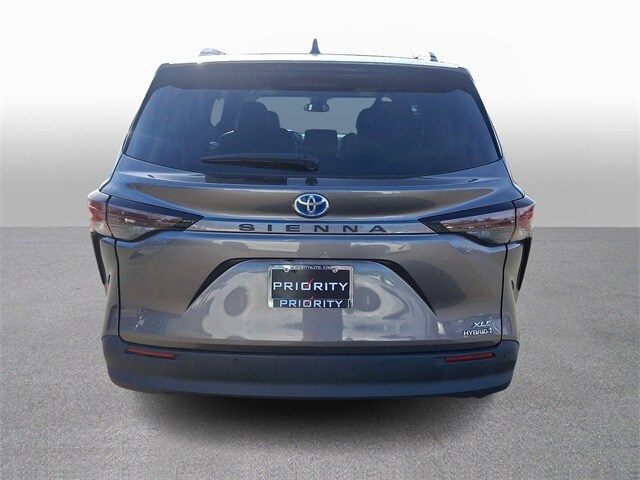 Thumbnail: 2023 Toyota Sienna - 5