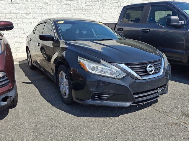 Thumbnail: 2017 Nissan Altima - 5