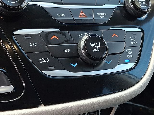 Thumbnail: 2023 Chrysler Voyager - 17