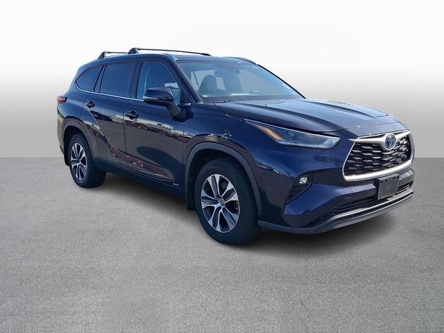 Thumbnail: 2021 Toyota Highlander - 3