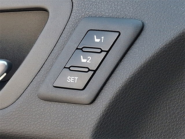 Thumbnail: 2025 Toyota Sienna - 33