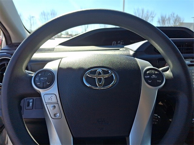 Thumbnail: 2016 Toyota Prius c - 18