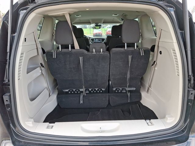 Thumbnail: 2023 Chrysler Voyager - 31