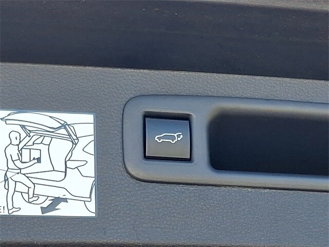 Thumbnail: 2023 Toyota Highlander - 32