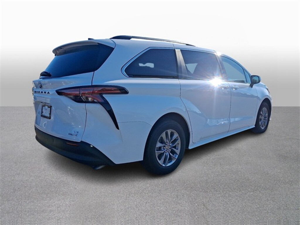 Used 2022 Toyota Sienna LE Minivan/Van