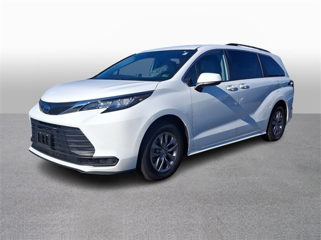 Used 2022 Toyota Sienna LE Minivan/Van