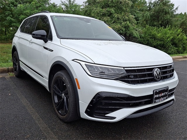 Thumbnail: 2023 Volkswagen Tiguan - 3