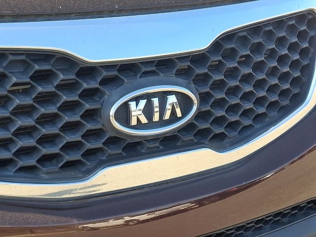 Thumbnail: 2012 Kia Sorento - 9