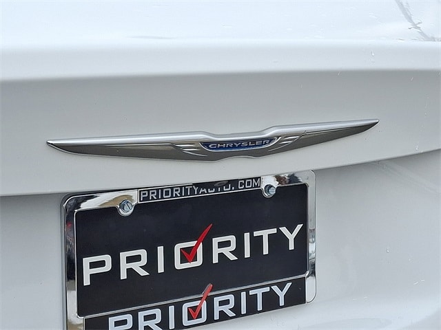 Thumbnail: 2015 Chrysler 200 - 29