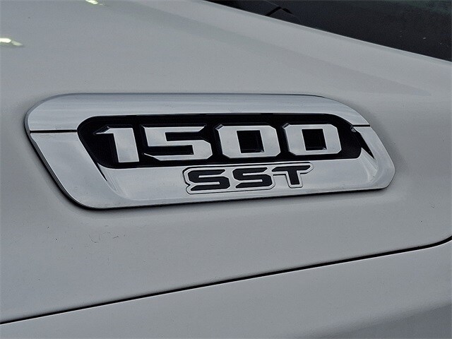 Thumbnail: 2025 RAM 1500 - 32