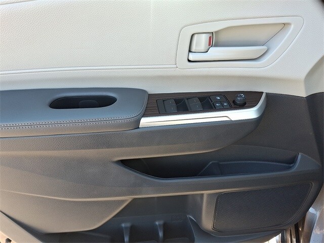 Thumbnail: 2021 Toyota Sienna - 13