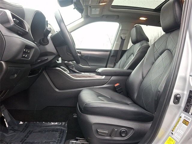 Thumbnail: 2024 Toyota Highlander - 14