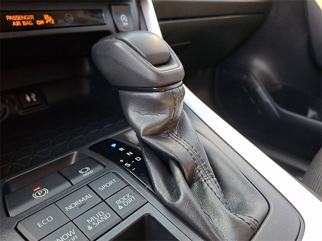 Thumbnail: 2019 Toyota RAV4 - 15