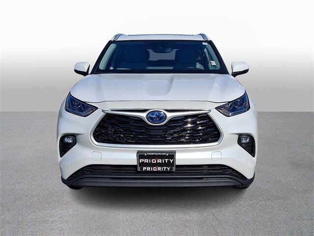 Thumbnail: 2023 Toyota Highlander - 2