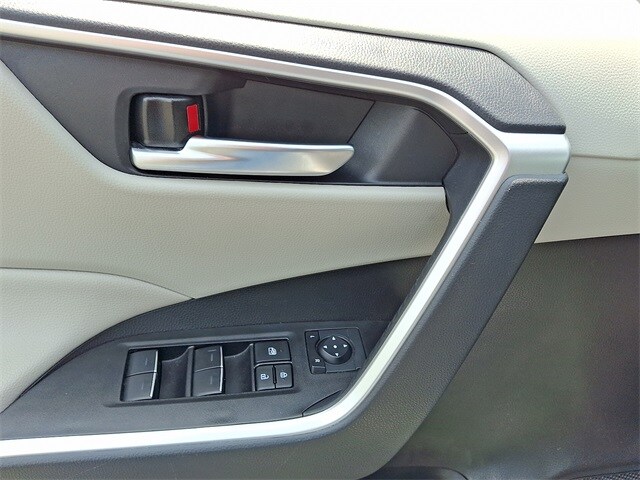 2024 Toyota RAV4 XLE 12