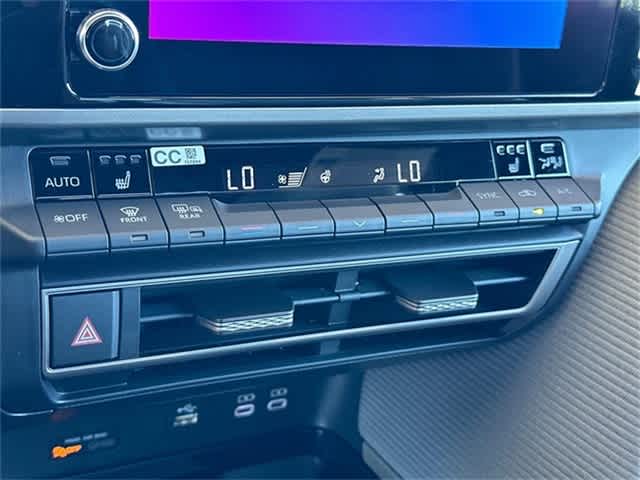 2025 Toyota Camry SE 15