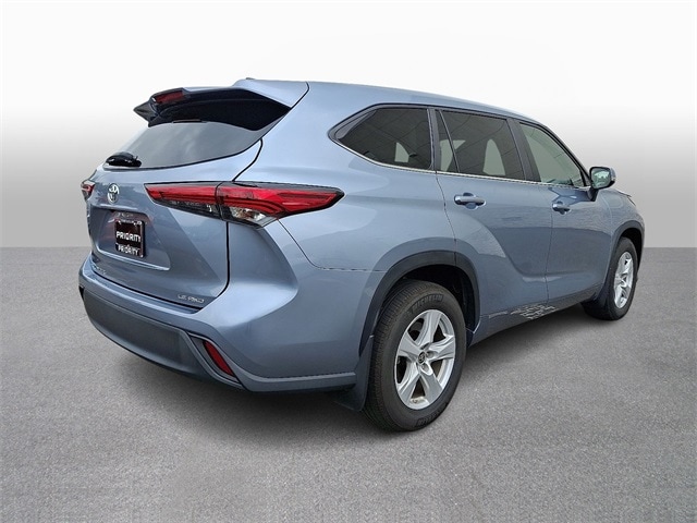 Thumbnail: 2023 Toyota Highlander - 4