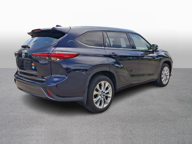 Thumbnail: 2022 Toyota Highlander - 4